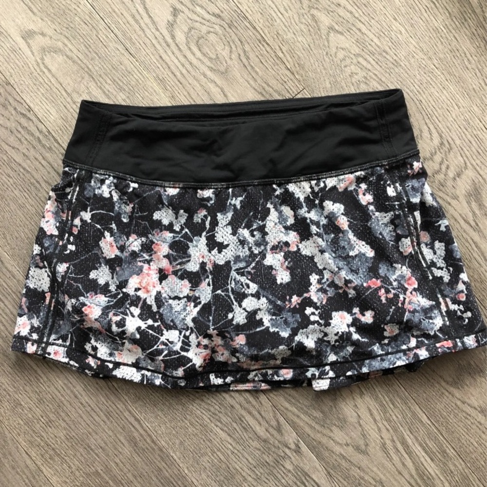 Lululemon Skirt ~ Cute Floral Pattern!! ~ Size 6🎾
